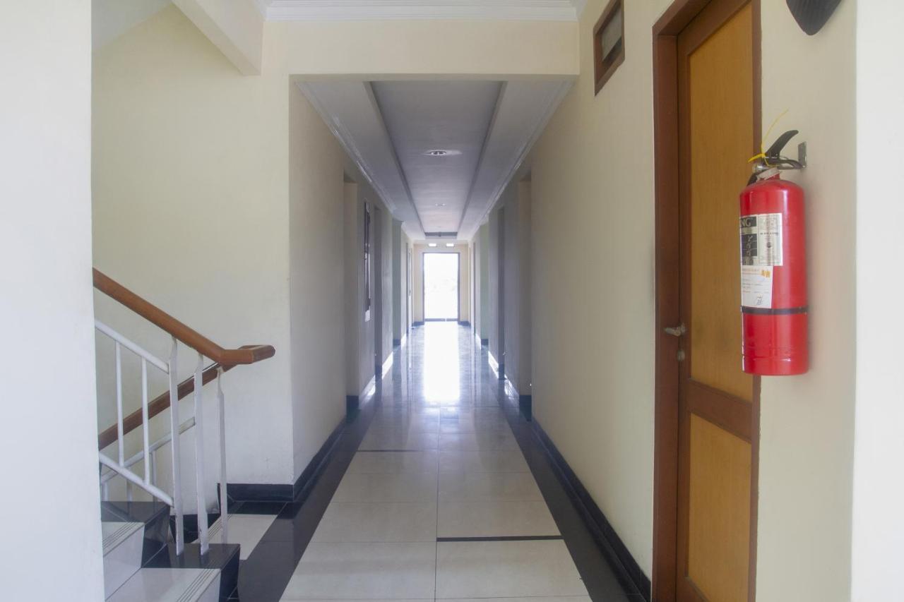 Hotel Oyo 3894 Karunia Muslim Syariah Jakarta Exterior foto